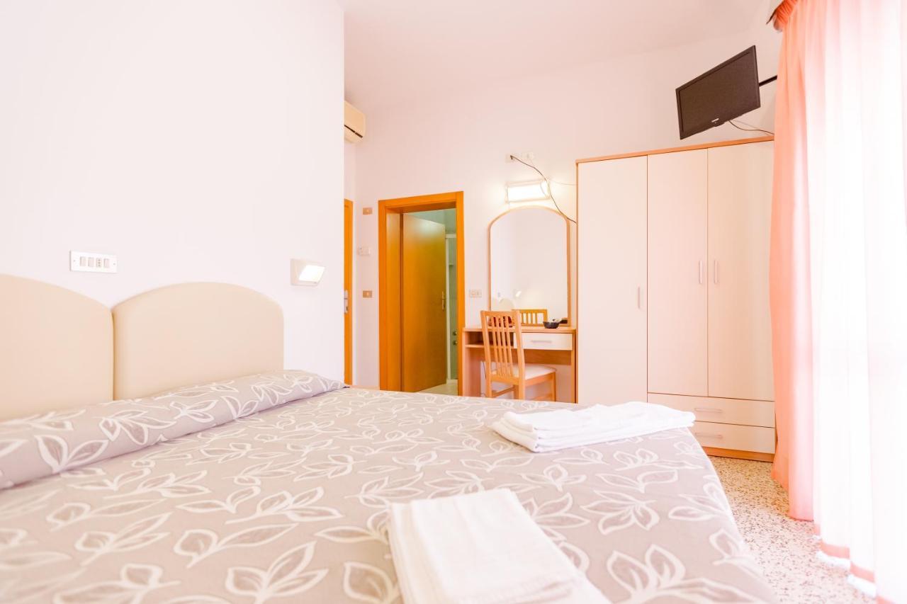 Hotel Bagli Rimini Buitenkant foto