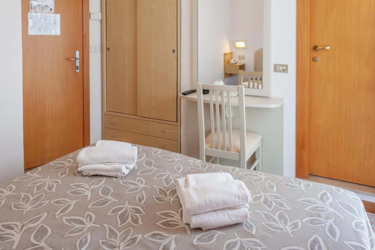 Hotel Bagli Rimini Buitenkant foto