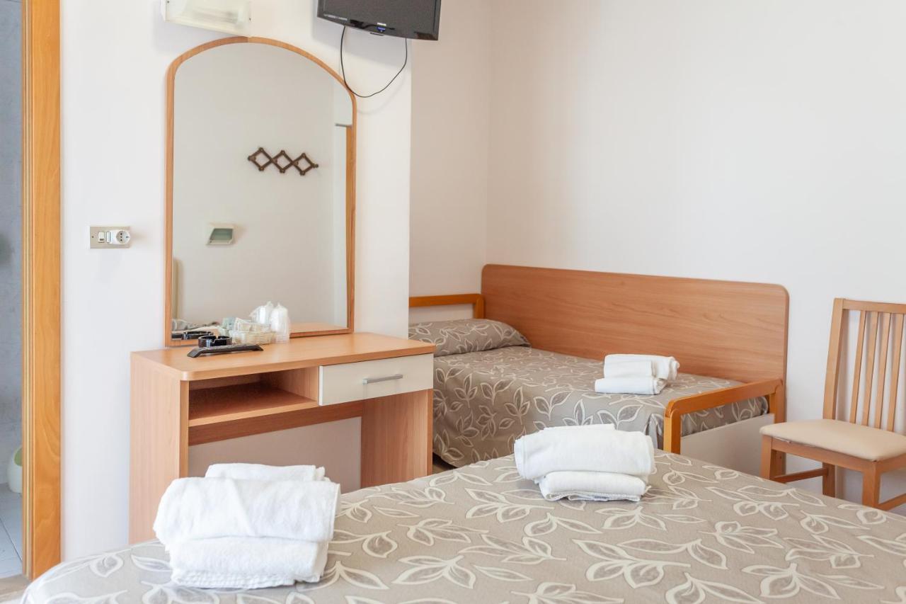 Hotel Bagli Rimini Buitenkant foto